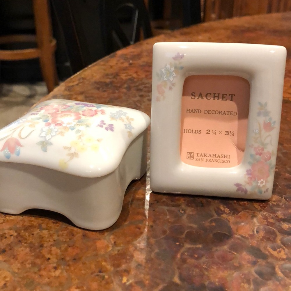Vintage vanity set